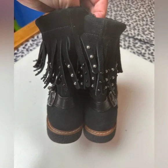 COACH ROCCASIN Black Fringe Silver Studded Suede Shearling Moccasin Boots NWOT 7 - Picture 10 of 15